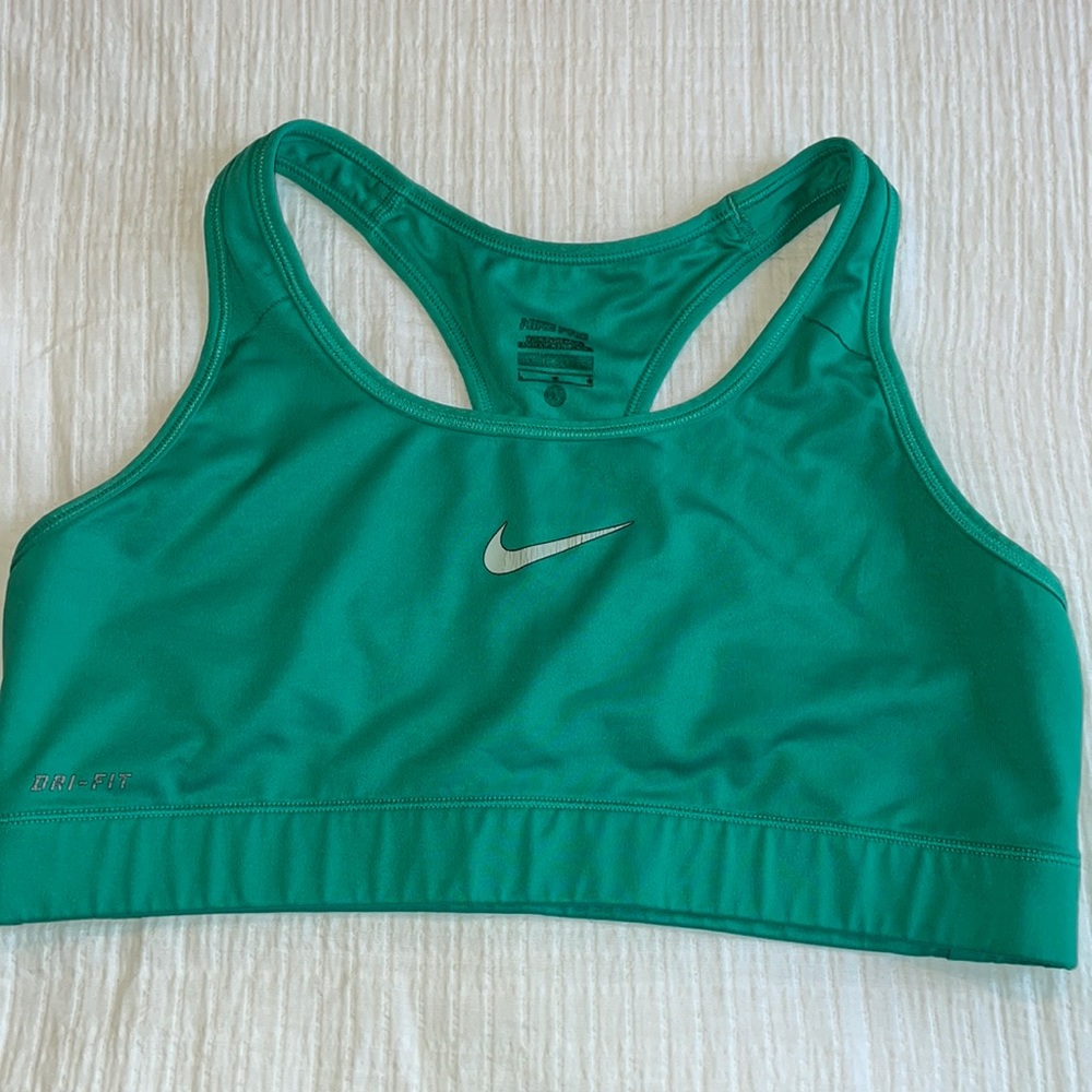 Nike sports bra size large